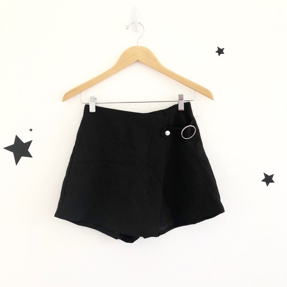 Black Skort